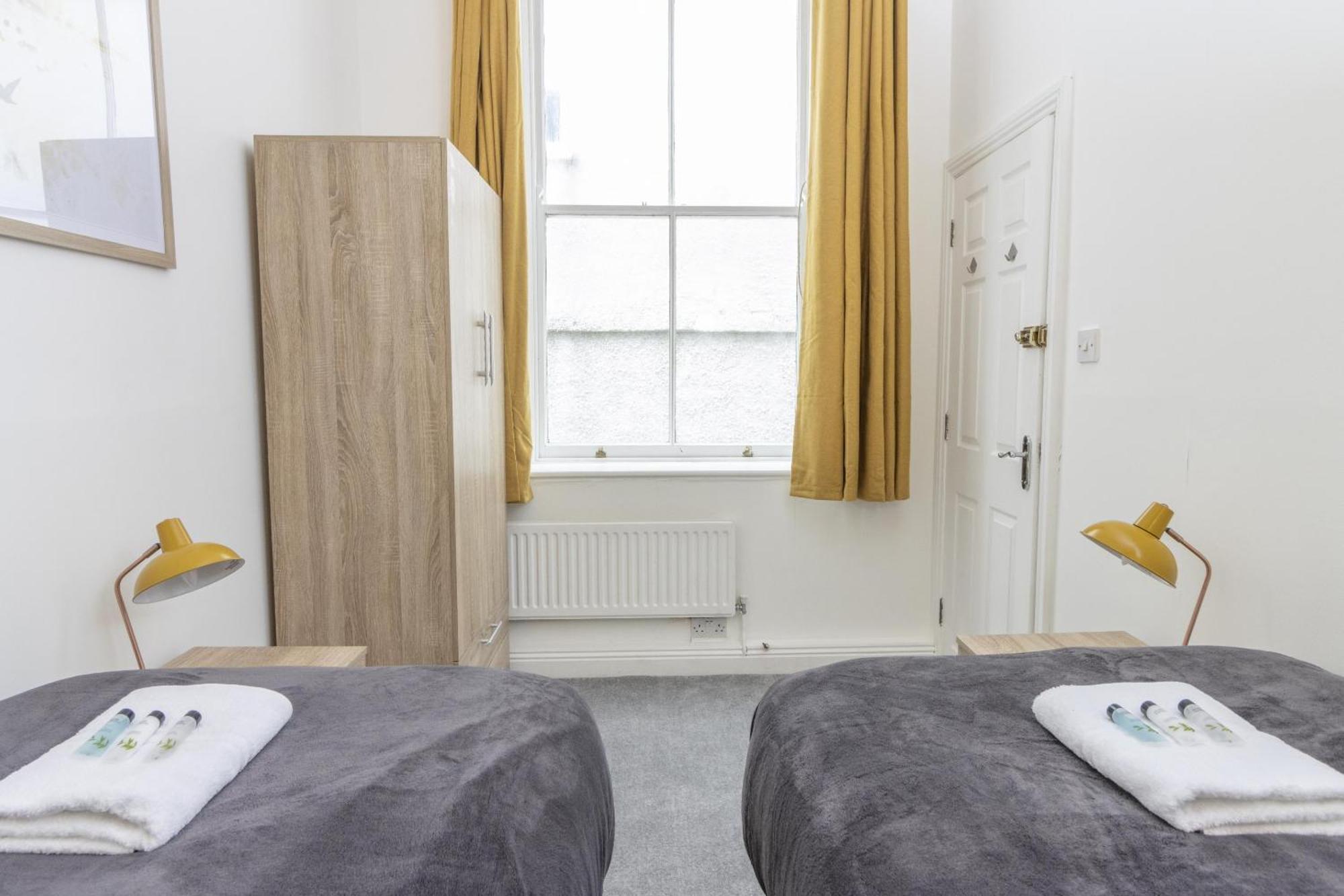 Апартаменты Alexandra - Large 3 Bed Perfect For Contractors, Free Parking, Fast Wifi And Great Value! Плаймаут Экстерьер фото